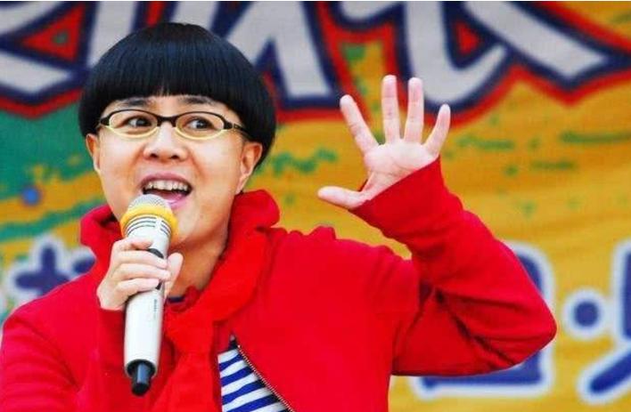 难怪"金龟子"一直都是蘑菇头,当她长发照流出,网友:这谁能顶得住!
