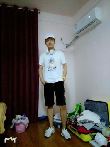 女孩子觉得这男孩如何?身高186