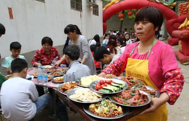 农村酒席上,怕遇到4种人,吃的很不愉快,你遇到过吗?