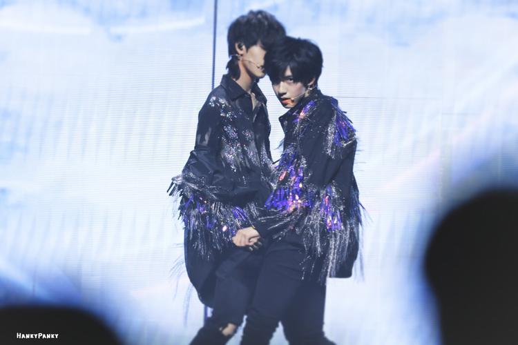 翔霖屋顶会着火 cr 水印 - 堆糖,美图壁纸兴趣社区