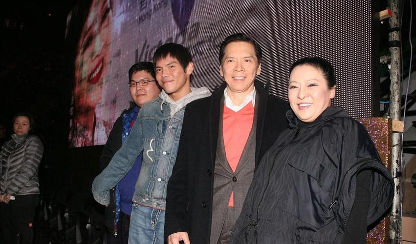 直到2000年后,内地法制和治安环境发生大幅改善,向华强才重新在京城