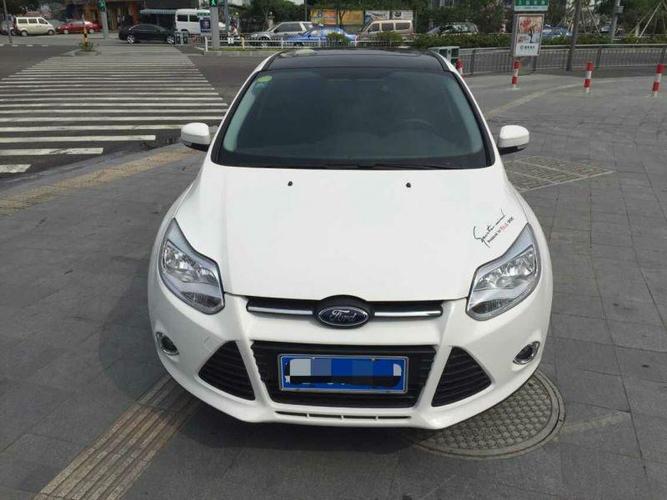 【宁波】2013年12月 福特 福克斯 三厢 1.6 尊贵型 白色 手自一体