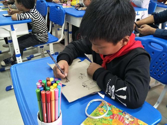 《翻新的纸盒》记南北堤小学孙真真老师美术课