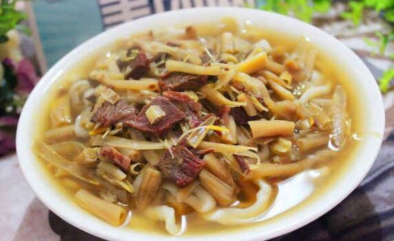 枣庄十大名吃枣庄煎饼排好吃到爆第一当地酒席必备