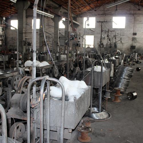    兴化市浩华不锈钢(原兴化市戴南镇鸿运拉丝厂)是拥有二