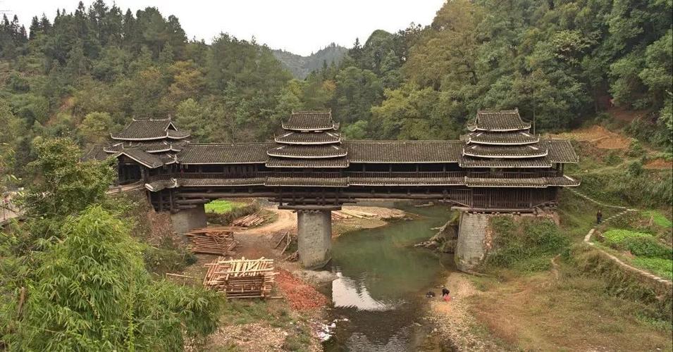在从江只为中转,我们的目的地是县城下面的独峒乡,那里的岜团风雨桥