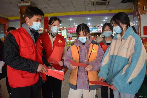 大学生志愿者疫情防控宣传不放松