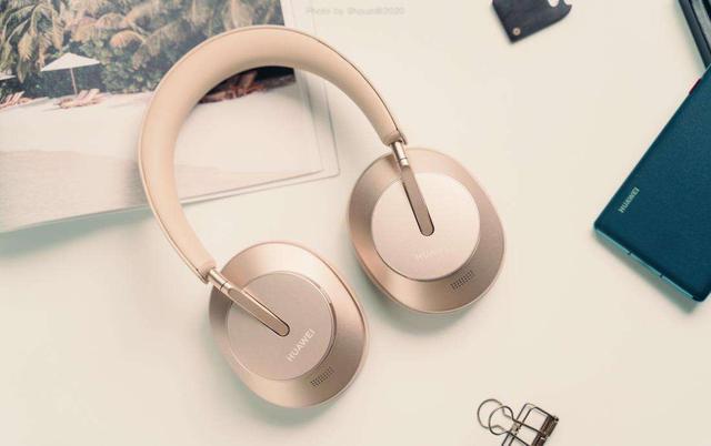 从规格上对比,华为freebuds studio比apple airpods