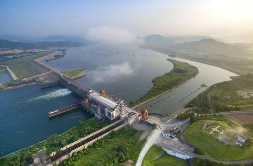 山清水秀飞来峡.