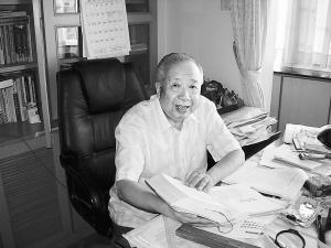 邬沧萍:从经济学到人口学(名人专访)(图)