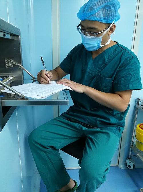 我们要曝光宜宾一医院这几个男医生……_黄浩