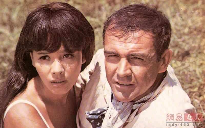 女郎"就成为了性感美丽的代名词,全世界的影迷都知道,只要詹姆斯 邦德