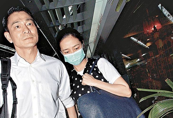 虽然朱丽倩不是刘德华的第一任妻子,但她20年的隐忍和默默的付出真的