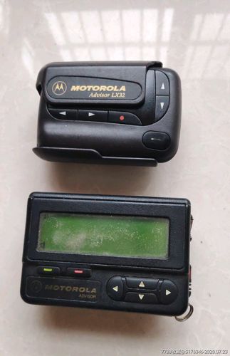 摩托罗拉传呼机,bb机,2个合拍,能正常开机