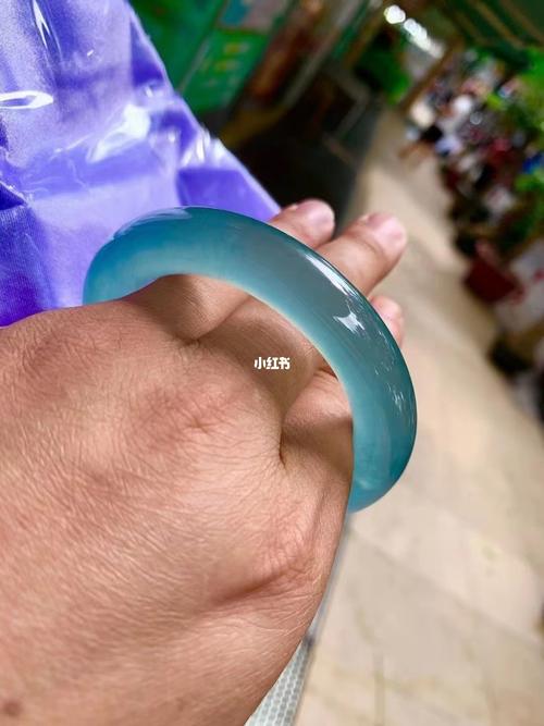 湖水蓝手镯_湖水蓝_手镯_翡翠_珠宝_翡翠珠宝_时尚