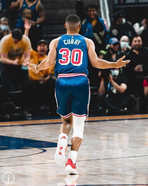 库里三分命中数nba历史第一