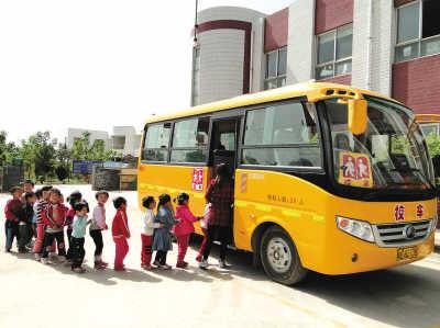 校车作为承载幼儿,学生生命的移动"校舍",承载着绚烂的希望,也承载