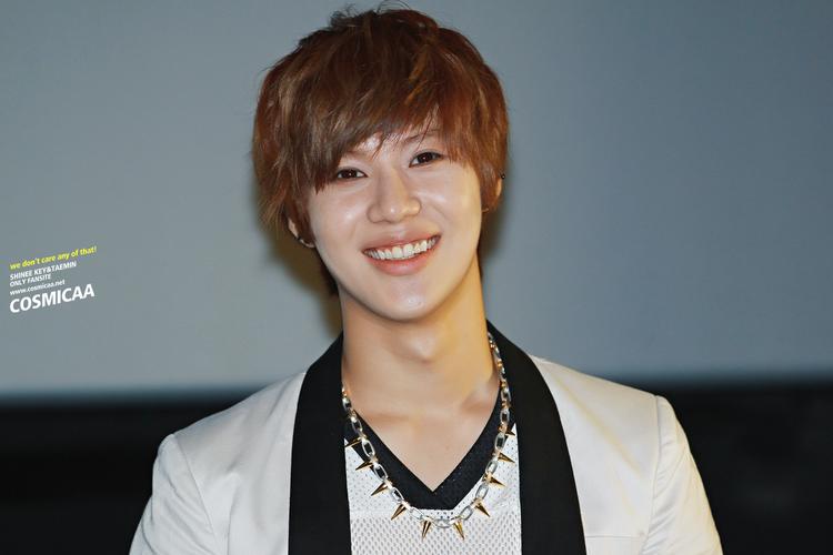 【组图】shinee李泰民f(x)崔雪莉被评为最想亲吻的美唇偶像