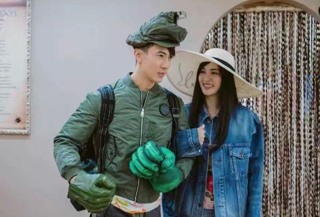 被42岁的吴尊老婆美到了穿黑衣搭配粉裙气质丝毫不输明星