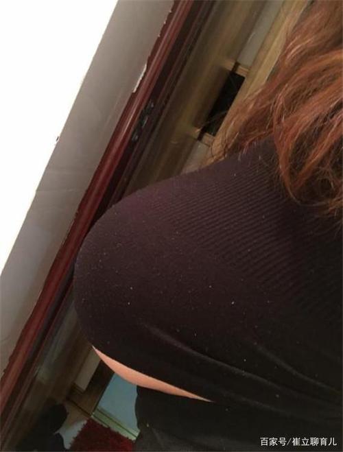 90后孕妈"悬浮肚"走红,头回看到这样的肚型,网友:怀了双胎?