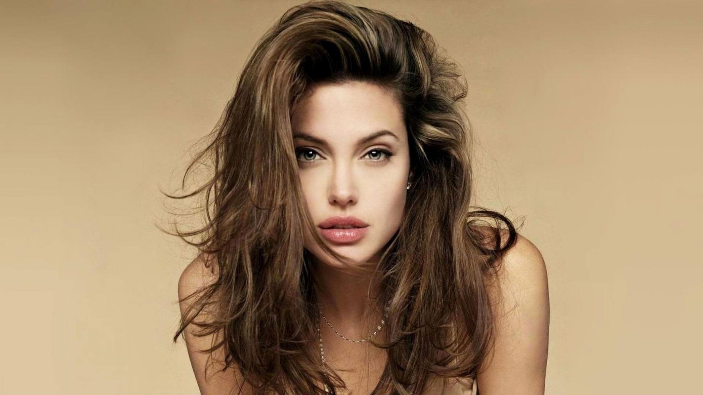 百大性感女星首位安吉丽娜·朱莉高清壁纸