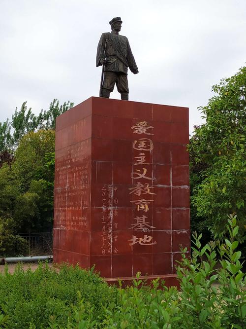 红二十五军在马公店战斗纪念雕像