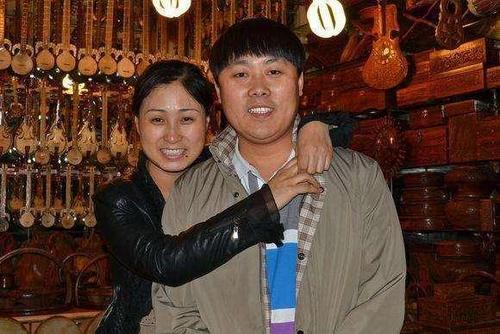 农民歌手刘大成获得2010年星光大道年度总决赛冠军,刘大成的妻子叫