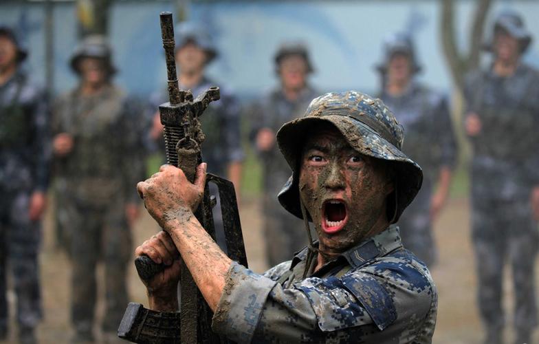 "跟我上"的冲锋,永远比"跟我上"的命令有力;跃出战壕的雄姿,永远比背