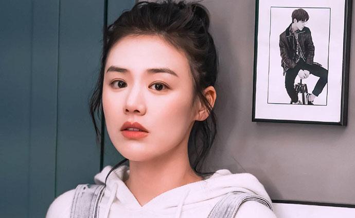 张哲轩女友马思纯马思纯的家道各人都是晓得的,那末他们为何还会抉择