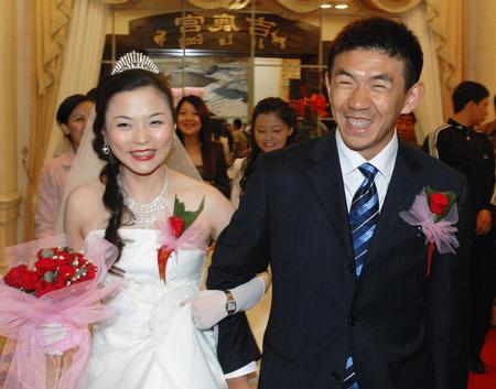 李佳军携手空姐完婚 婚礼上频频被"整"组图