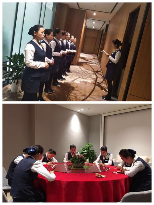 前厅经理和包间服务员照常开日例会后进行包间订餐流程的培训工作.