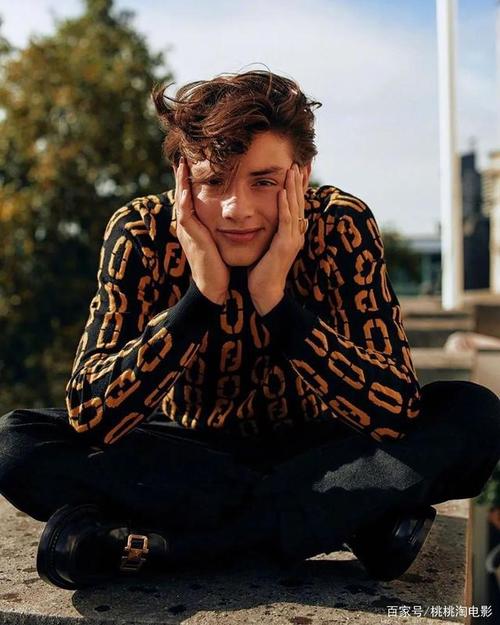 组图:新生代小鲜肉路易斯·帕特里奇杂志大片