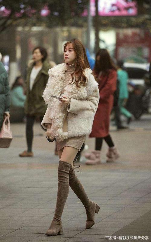 时尚靓丽的小姐姐们 穿着长筒靴子 太展示身材了 你喜欢穿靴子么