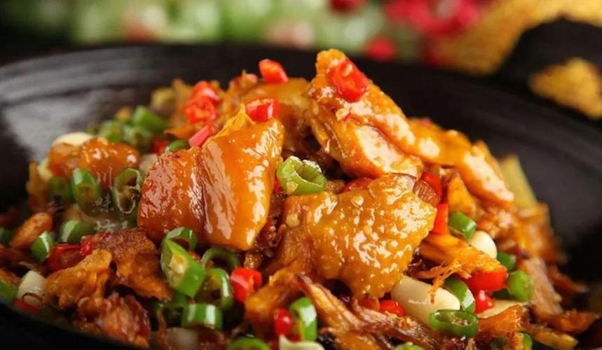 美食综合体 午市不光有自助还有 点菜火锅,涮羊肉,特色干锅等 ▼ 牛