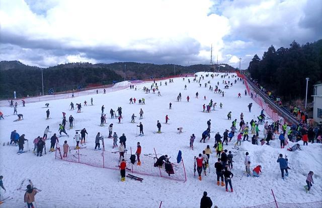 喜迎北京冬奥尽享冰雪运动宁波奉化商量岗滑雪场火了