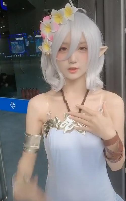 美女cos可可萝,被二次元宅男称为"男妈妈",人家是真