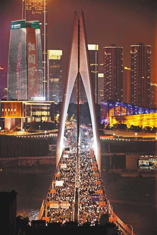 首页 政务信息 今日重庆 详细内容  10月2日,渝中区千厮门大桥,重庆