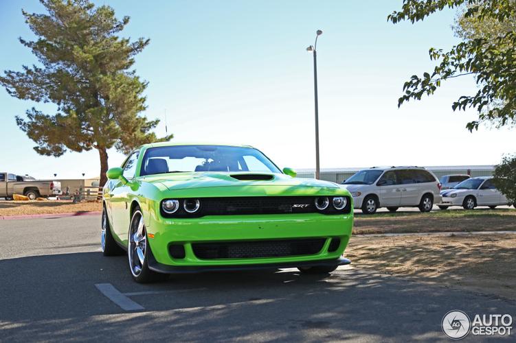 dodge challenger srt-8 hellcat