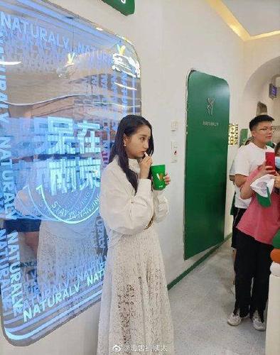 关晓彤路透照曝光遭网友吐槽没星相太普通