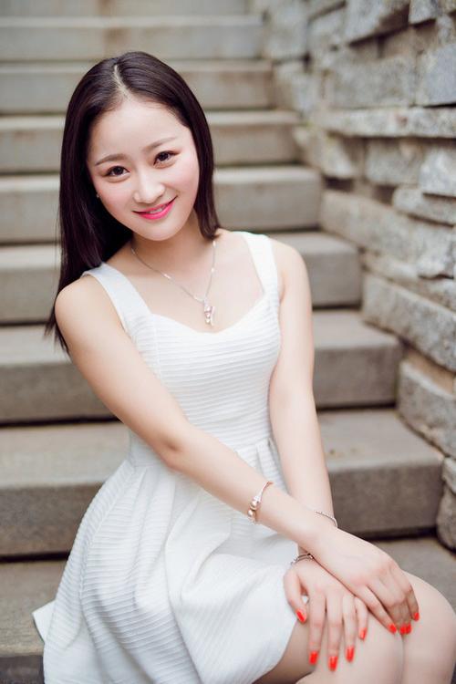 白纱遮体的性感高挑美女挡不住的致命胸器诱惑人体艺术图片(一)