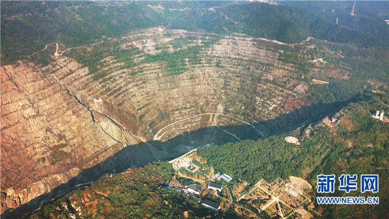 黄石国家矿山公园分设大冶铁矿主园区和铜录山古矿遗址区."矿冶大峡谷