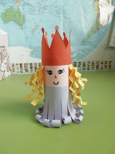 周于庄学校"停课不停学"手工课--《纸筒人》【二年级】