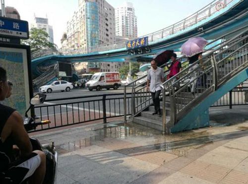 今日凌晨温州市区发生命案:行凶男子刺死一人后跳下天桥身亡