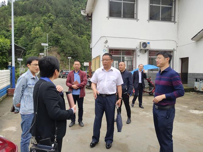 李耕田带领市信访局与农业银行张家界分行组成的乡村振兴工作队到桑植
