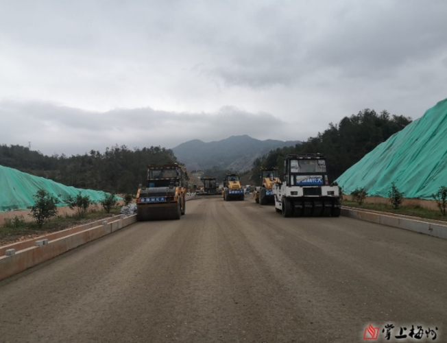梅州东环高速全面冲刺路面工程建设预计年底通车