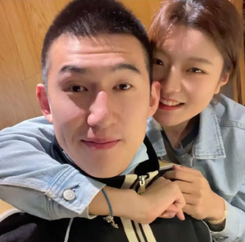 付豪晒和女友甜蜜照,丁彦雨航通过体测,山西同曦热身赛险冲突