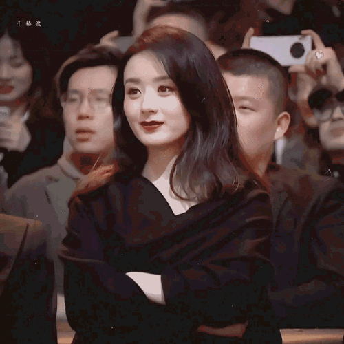 点小优势#这组图有没有2020年的赵丽颖坐在台下看2013年赵丽颖的感觉