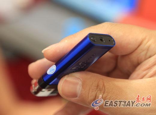 图为打火机外形的针孔摄像机,一旦用于偷拍很难被察觉.
