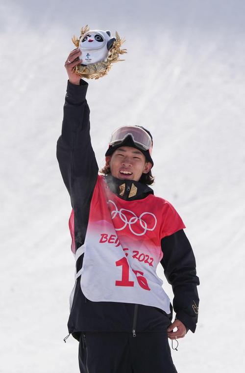 单板滑雪苏翊鸣夺得男子坡面障碍技巧银牌3