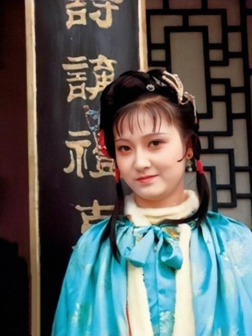 贾迎春(注:由于八七在拍摄过程中更换过演员,所以大